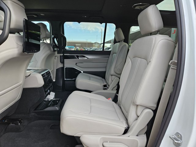 New 2026 Jeep Grand Wagoneer L Limited w/ Premium Group II AWD/4WD image 23
