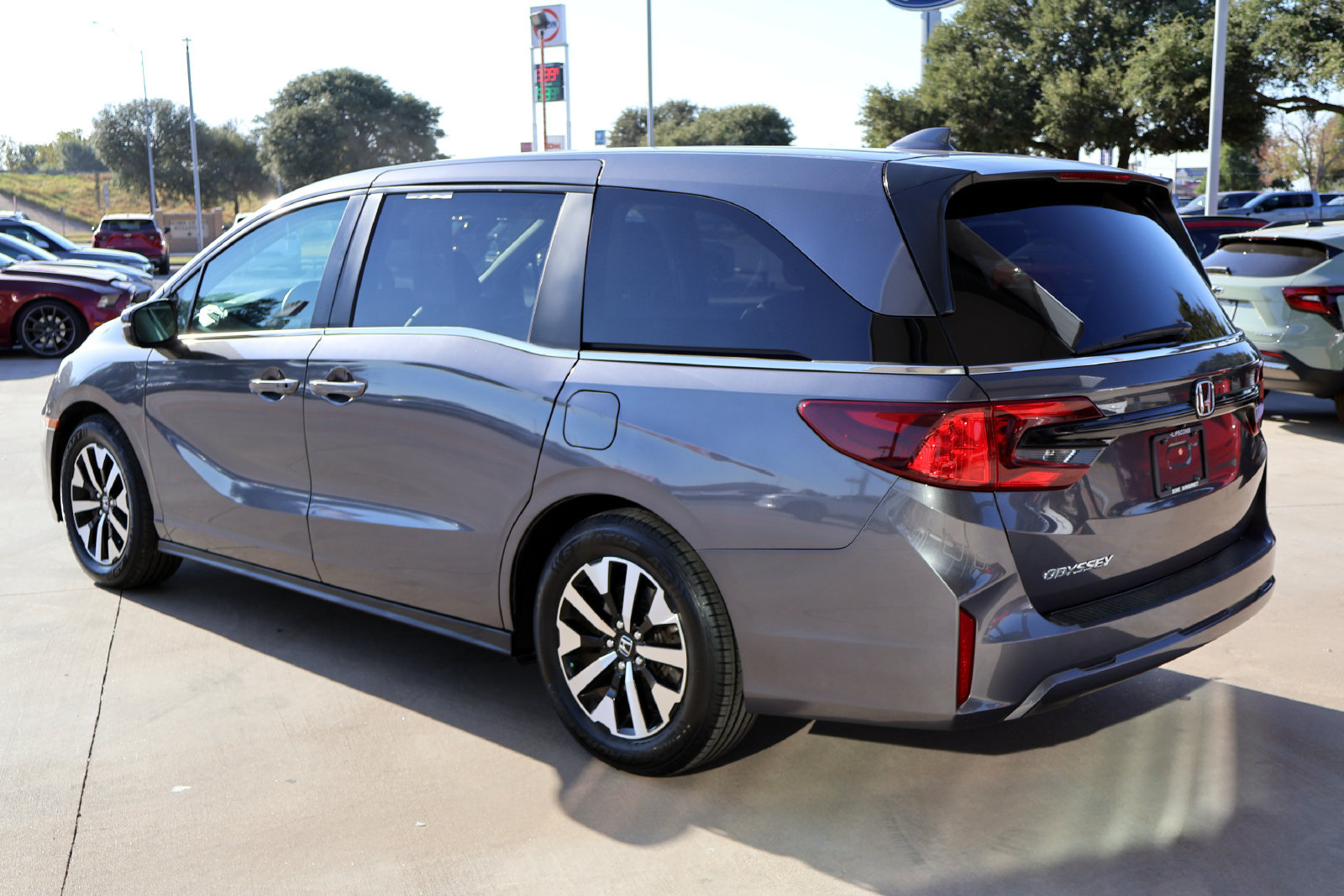 Used 2025 Honda Odyssey EX-L image 8
