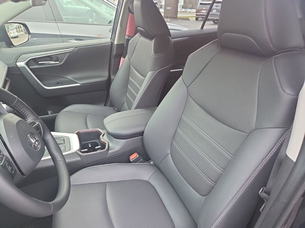 Used 2025 Toyota RAV4 Limited w/ Advanced Technology Package image 5