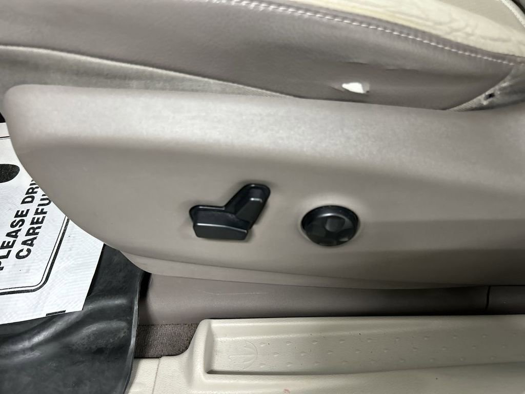 Used 2017 Chrysler Pacifica Touring-L Plus w/ Advanced Safetytec Group FWD image 10