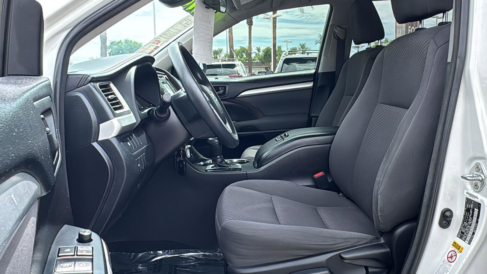 Used 2018 Toyota Highlander LE image 24