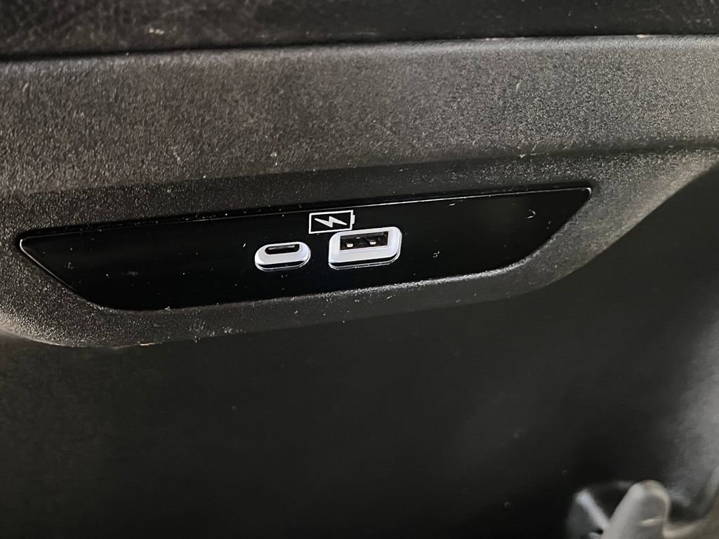 Used 2022 Chrysler Pacifica Touring-L image 39