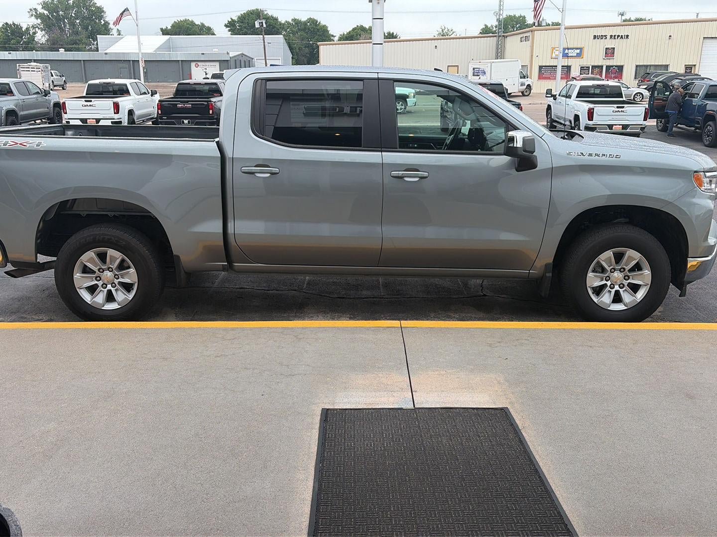 Used 2025 Chevrolet Silverado 1500 LT AWD/4WD image 5