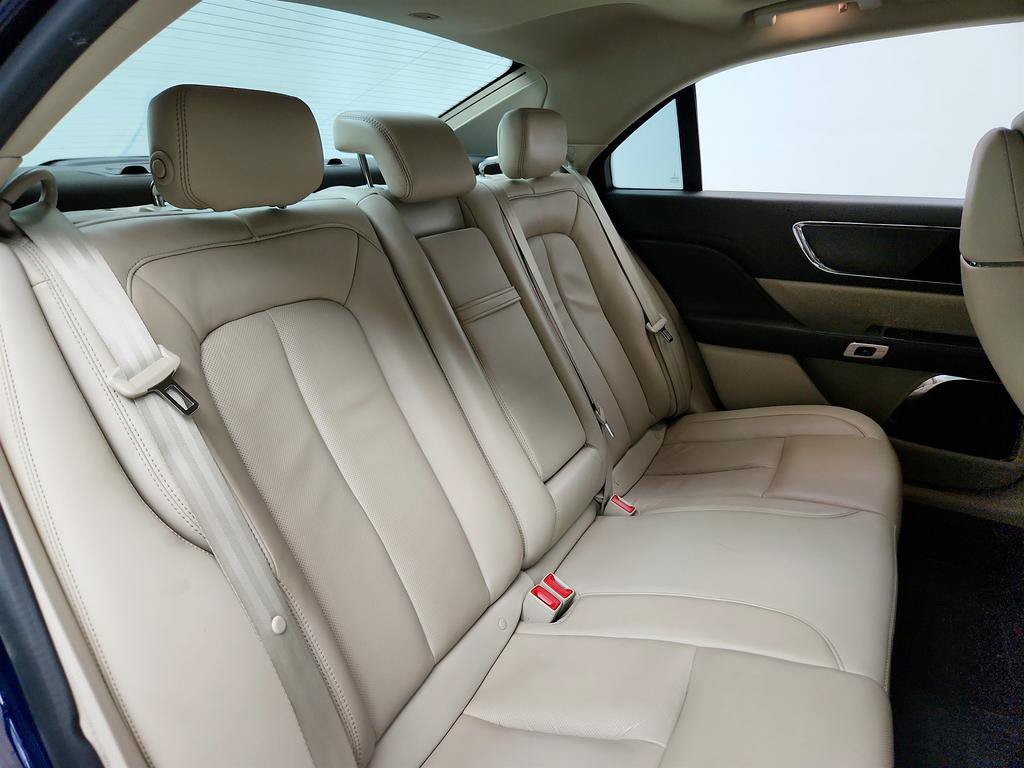 Used 2018 Lincoln Continental Reserve AWD/4WD image 27