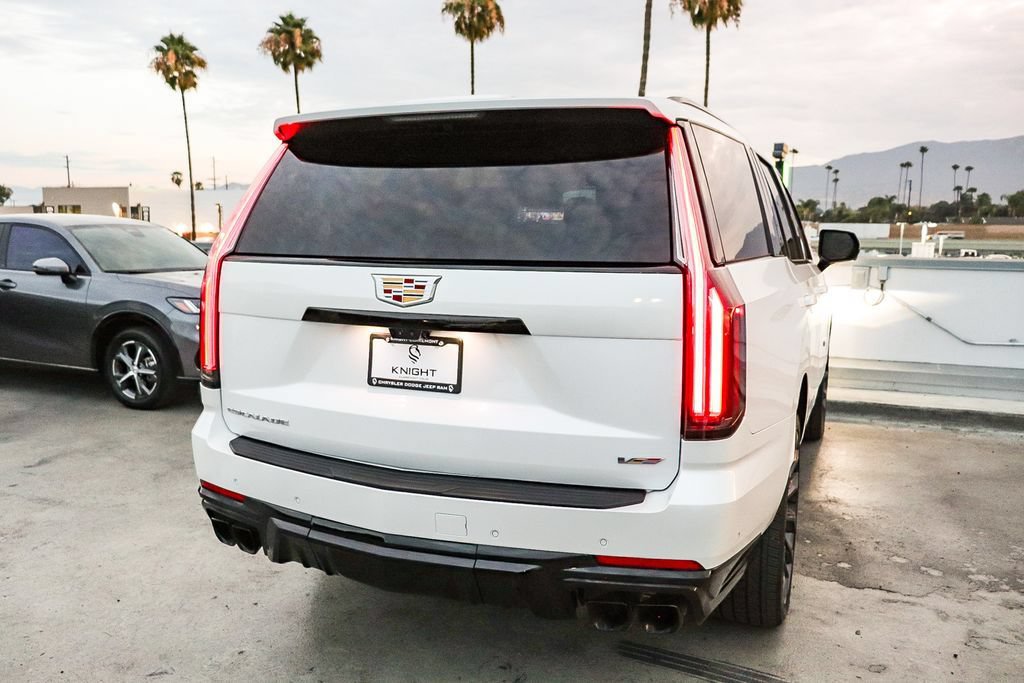 Used 2025 Cadillac Escalade V AWD/4WD image 9