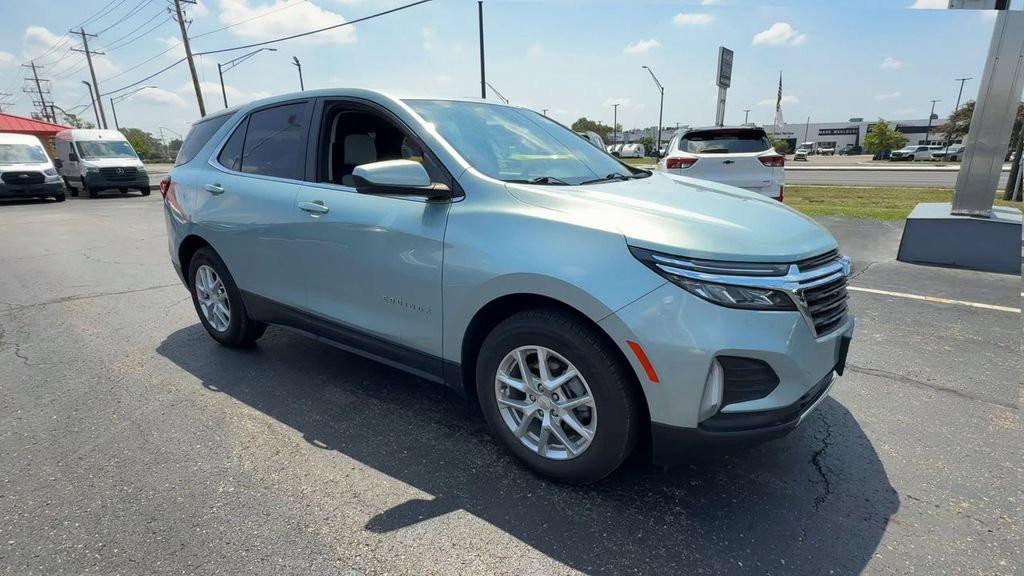Used 2022 Chevrolet Equinox LT FWD image 2