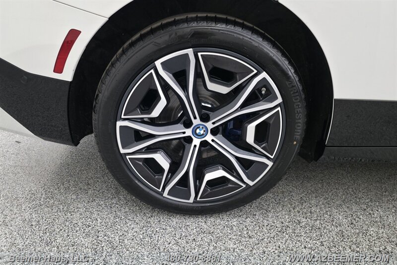 Used 2024 BMW iX xDrive50 w/ Sport Package AWD/4WD image 11