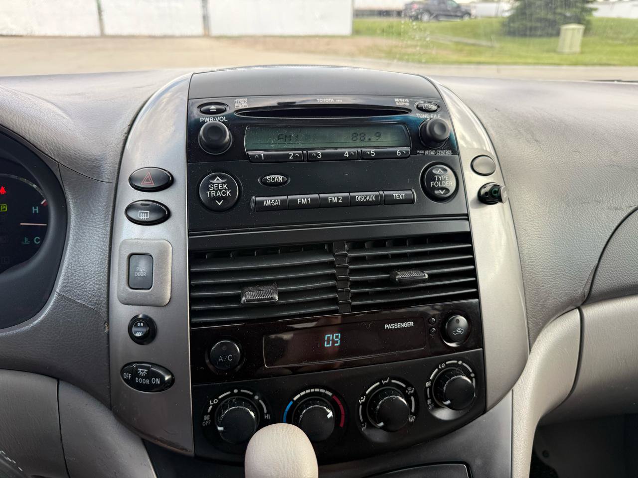 Used 2007 Toyota Sienna CE FWD image 32