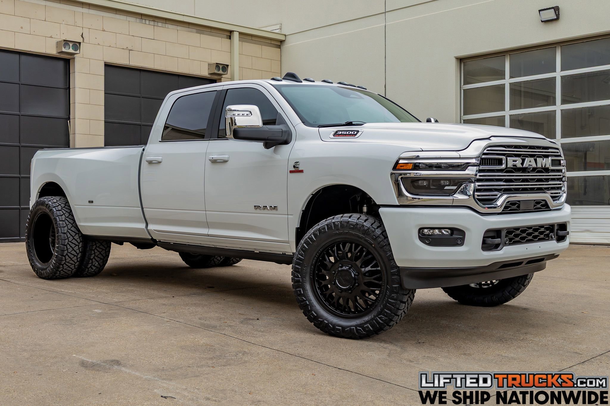 Used 2025 RAM 3500 Laramie image 1