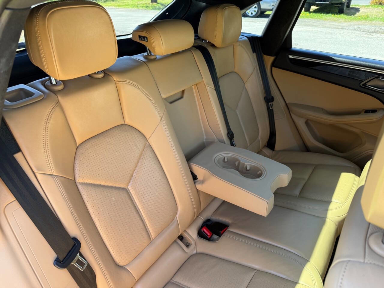 Used 2018 Porsche Macan AWD/4WD image 14