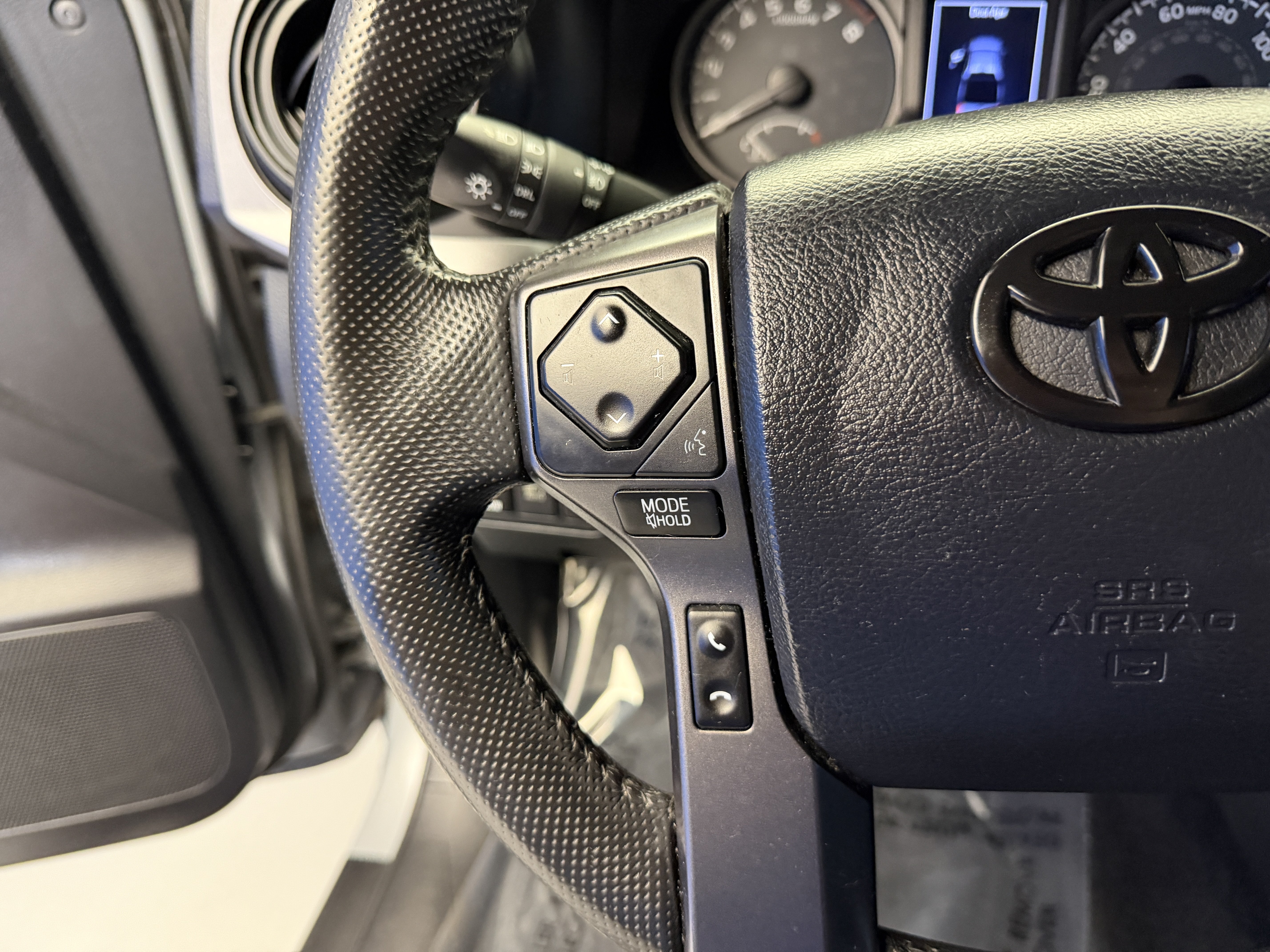 Used 2018 Toyota Tacoma TRD Sport AWD/4WD image 15