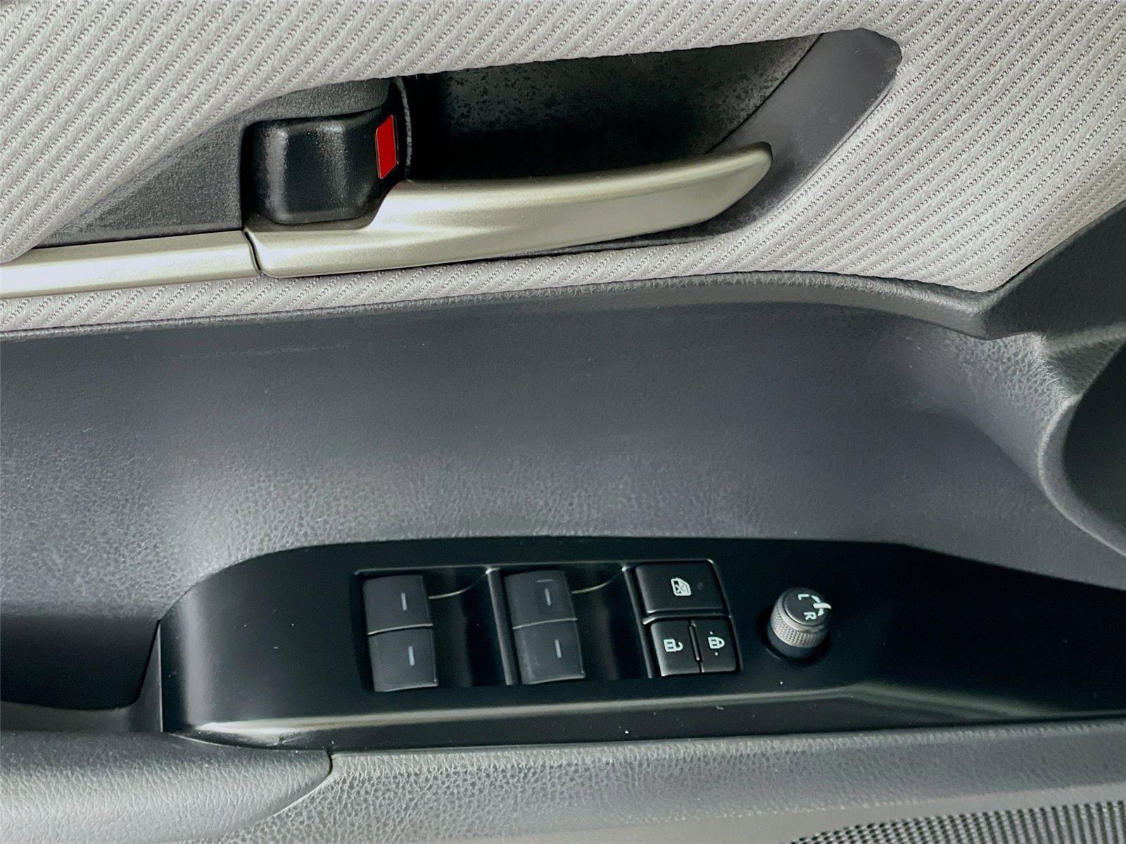 Used 2025 Toyota Camry SE w/ Multimedia Upgrade Package image 20