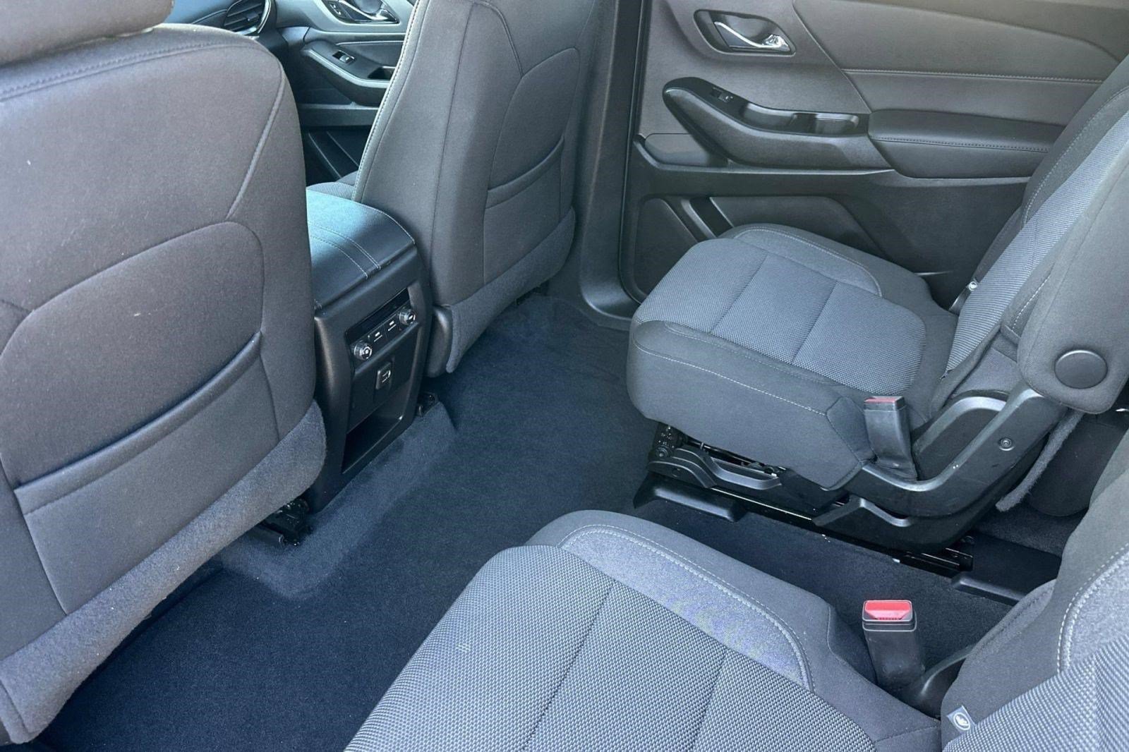 Used 2023 Chevrolet Traverse LT w/ LPO, Cargo Package AWD/4WD image 27