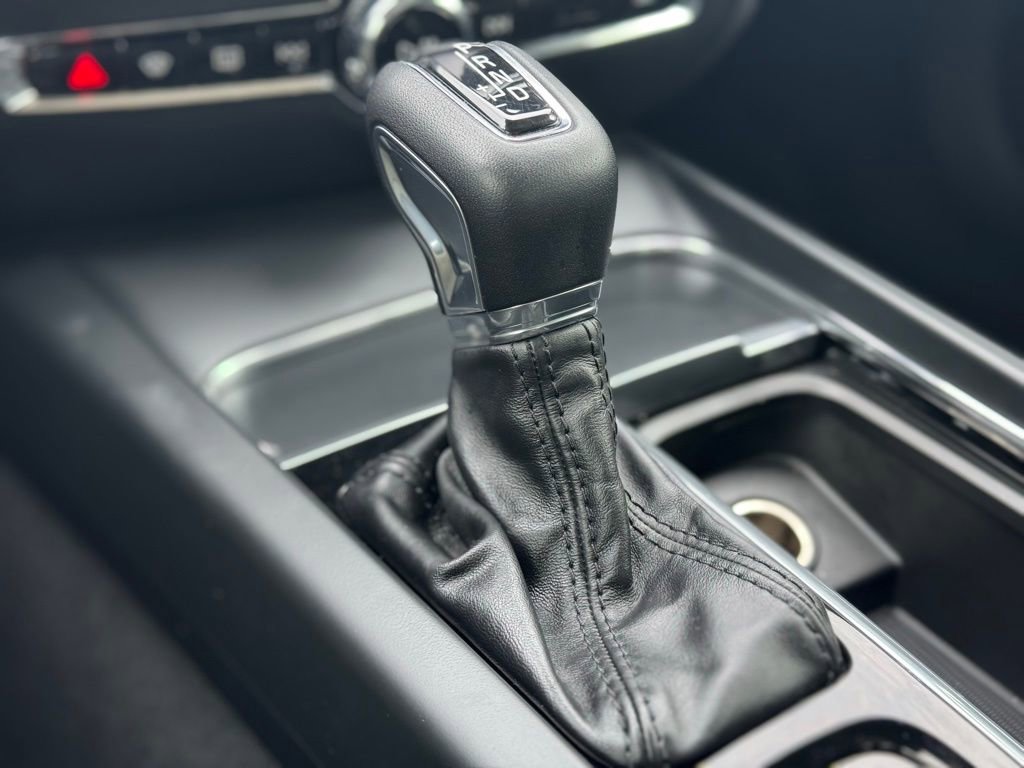 Used 2020 Volvo S60 T5 Momentum image 30