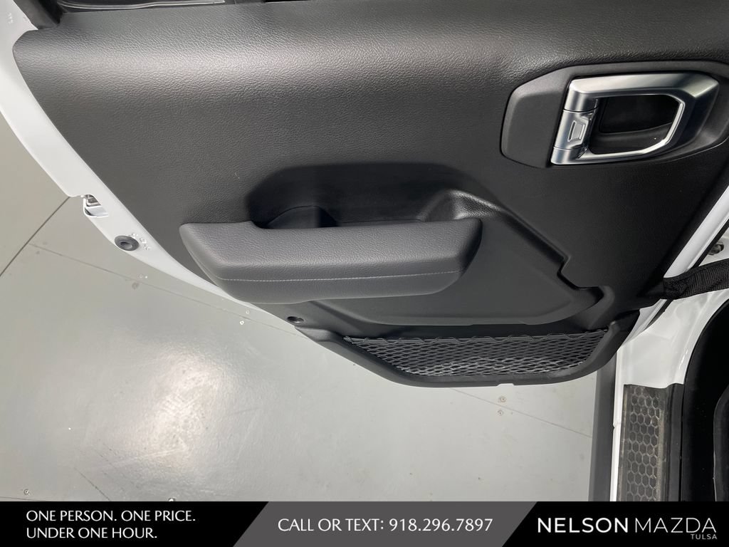 Used 2025 Jeep Gladiator Rubicon AWD/4WD image 29