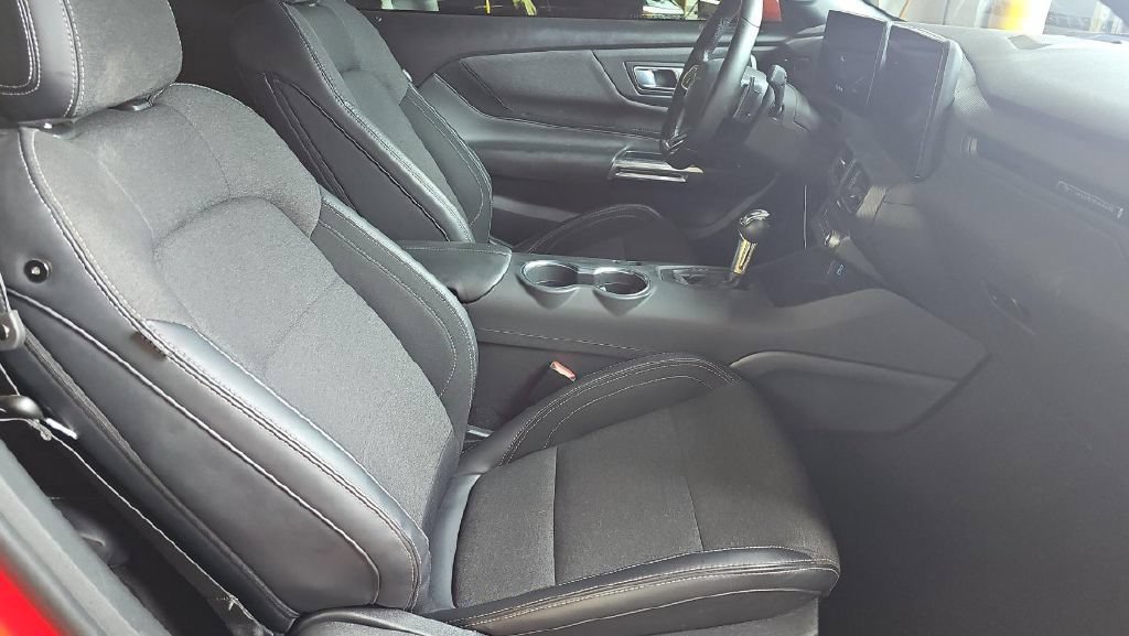 Used 2025 Ford Mustang GT RWD image 2