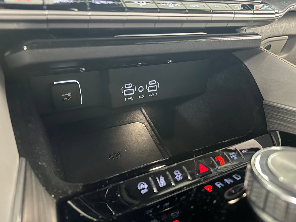 Certified 2024 Jeep Wagoneer Series III AWD/4WD image 30