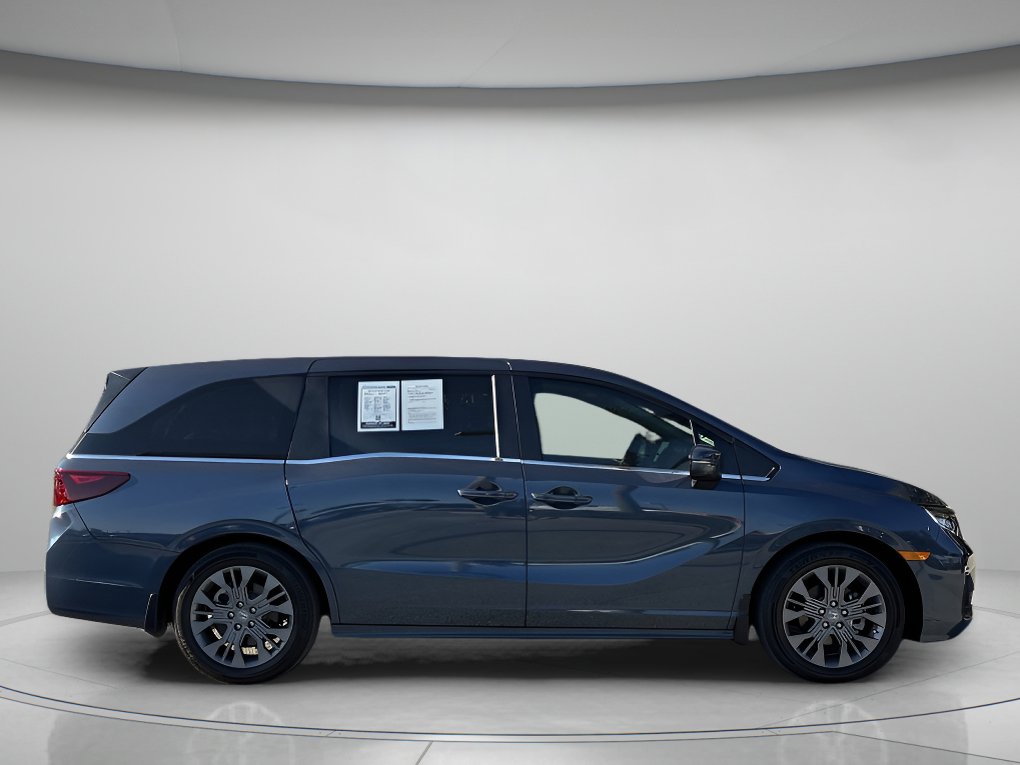 Used 2025 Honda Odyssey Touring image 2