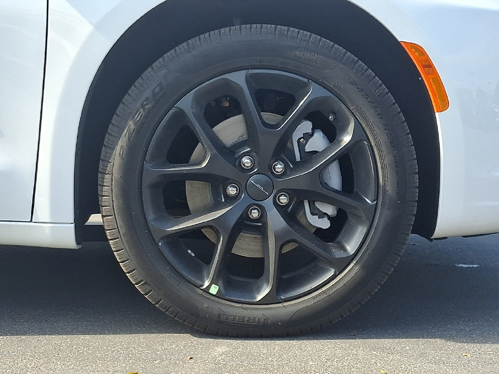 New 2027 Chrysler Pacifica Select AWD/4WD image 5