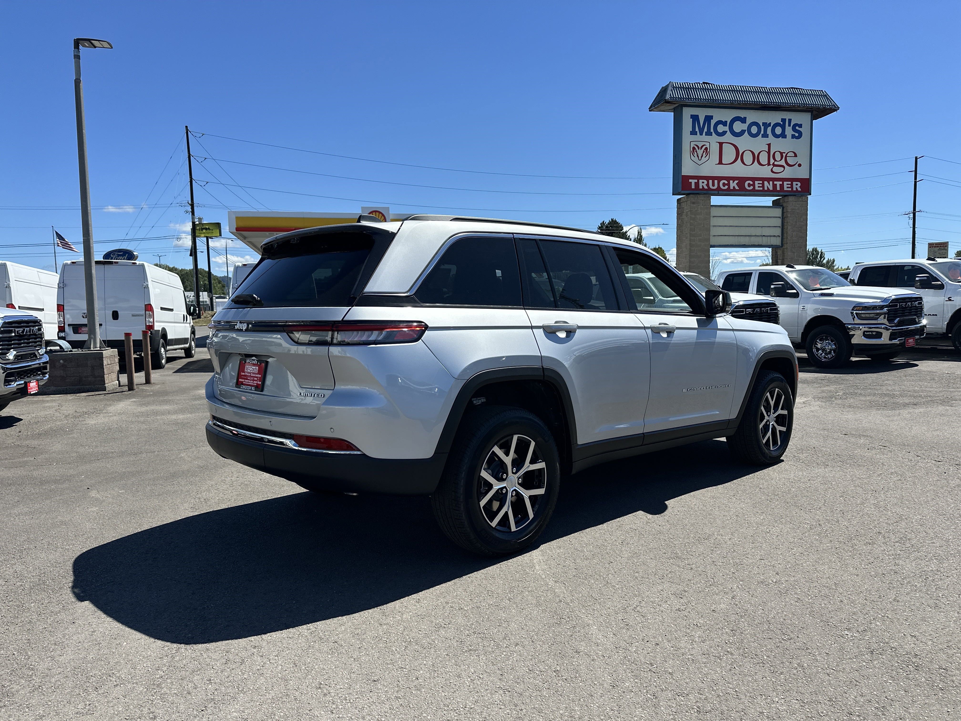New 2025 Jeep Grand Cherokee Limited w/ Luxury Tech Group II image 6
