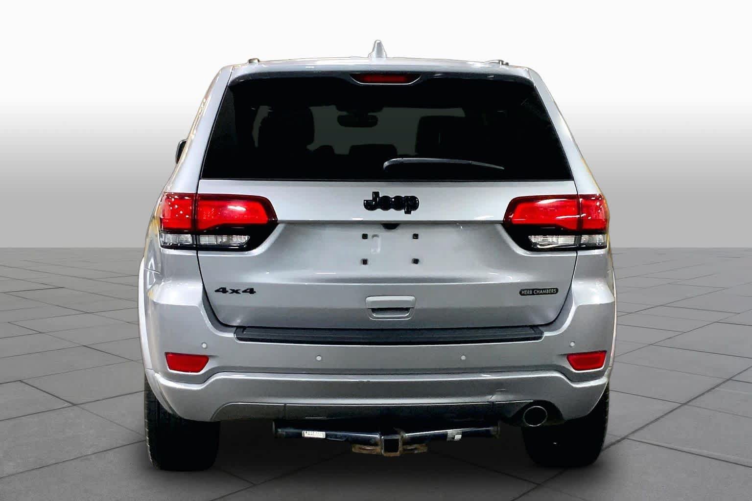Used 2020 Jeep Grand Cherokee Altitude AWD/4WD image 5