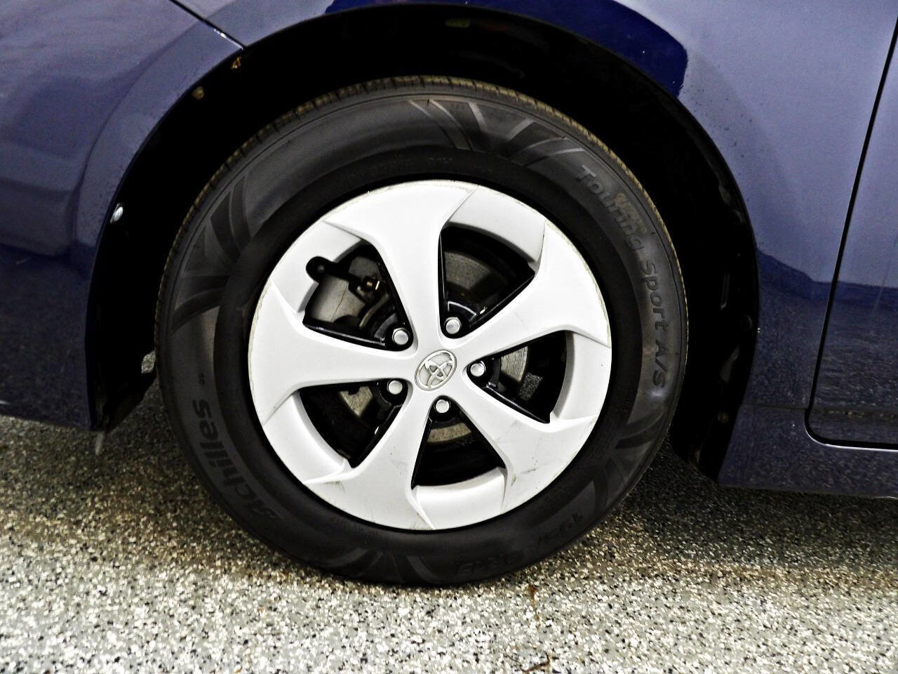 Used 2015 Toyota Prius Two image 21