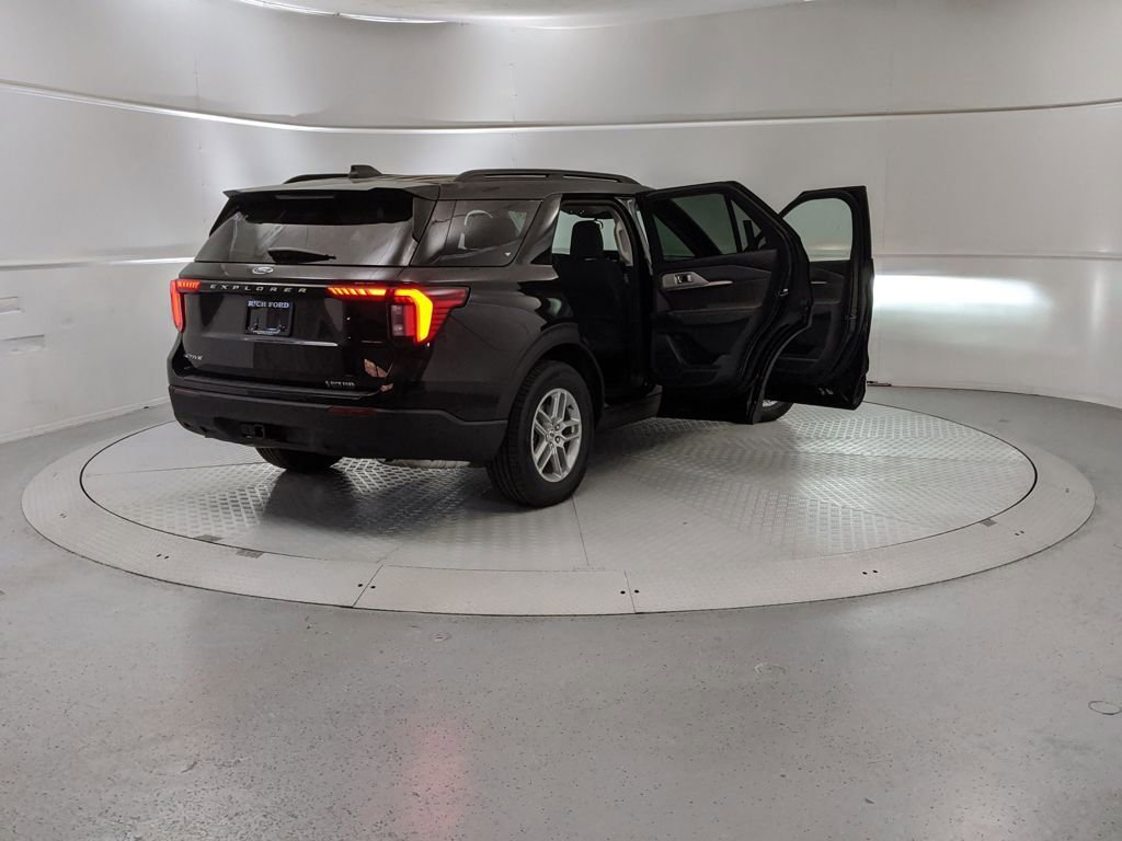 New 2025 Ford Explorer Active image 9