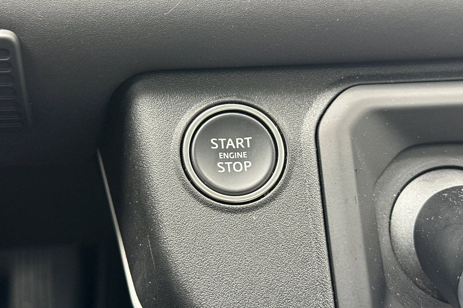 Used 2025 Land Rover Defender 130 S image 35