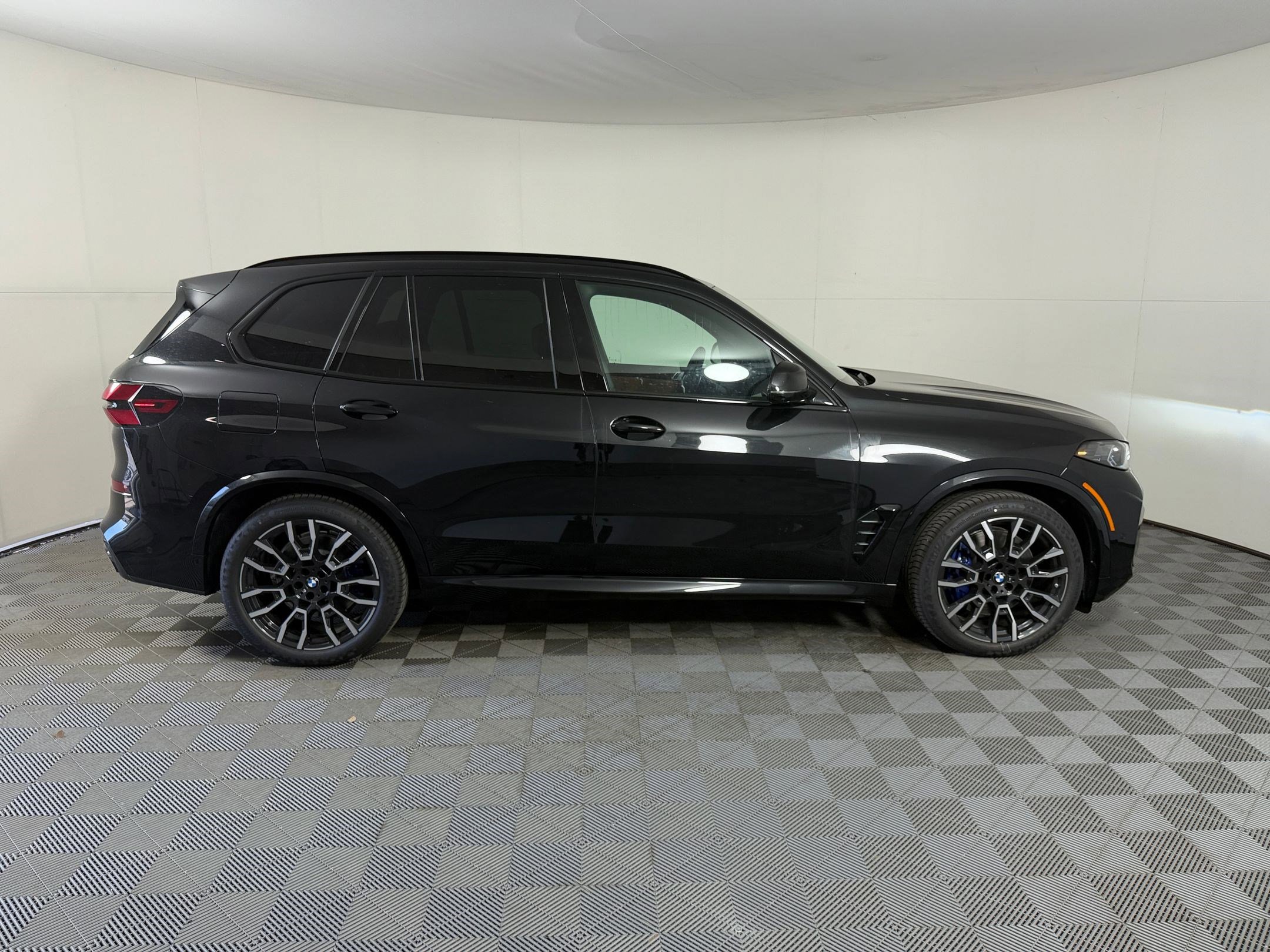New 2026 BMW X5 xDrive50e w/ M Sport Package AWD/4WD image 8