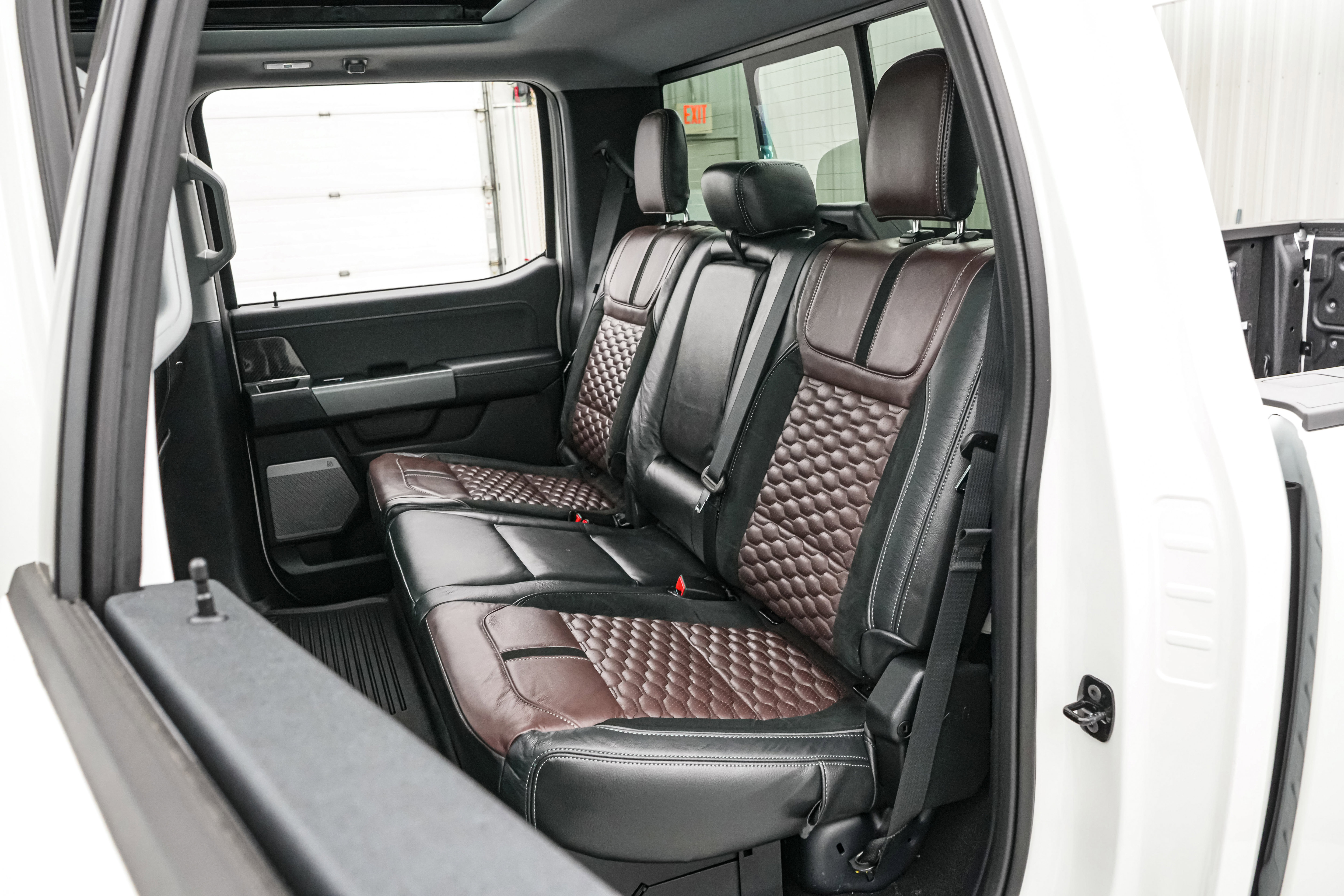 New 2026 Ford F250 Lariat w/ Black Appearance Package image 34