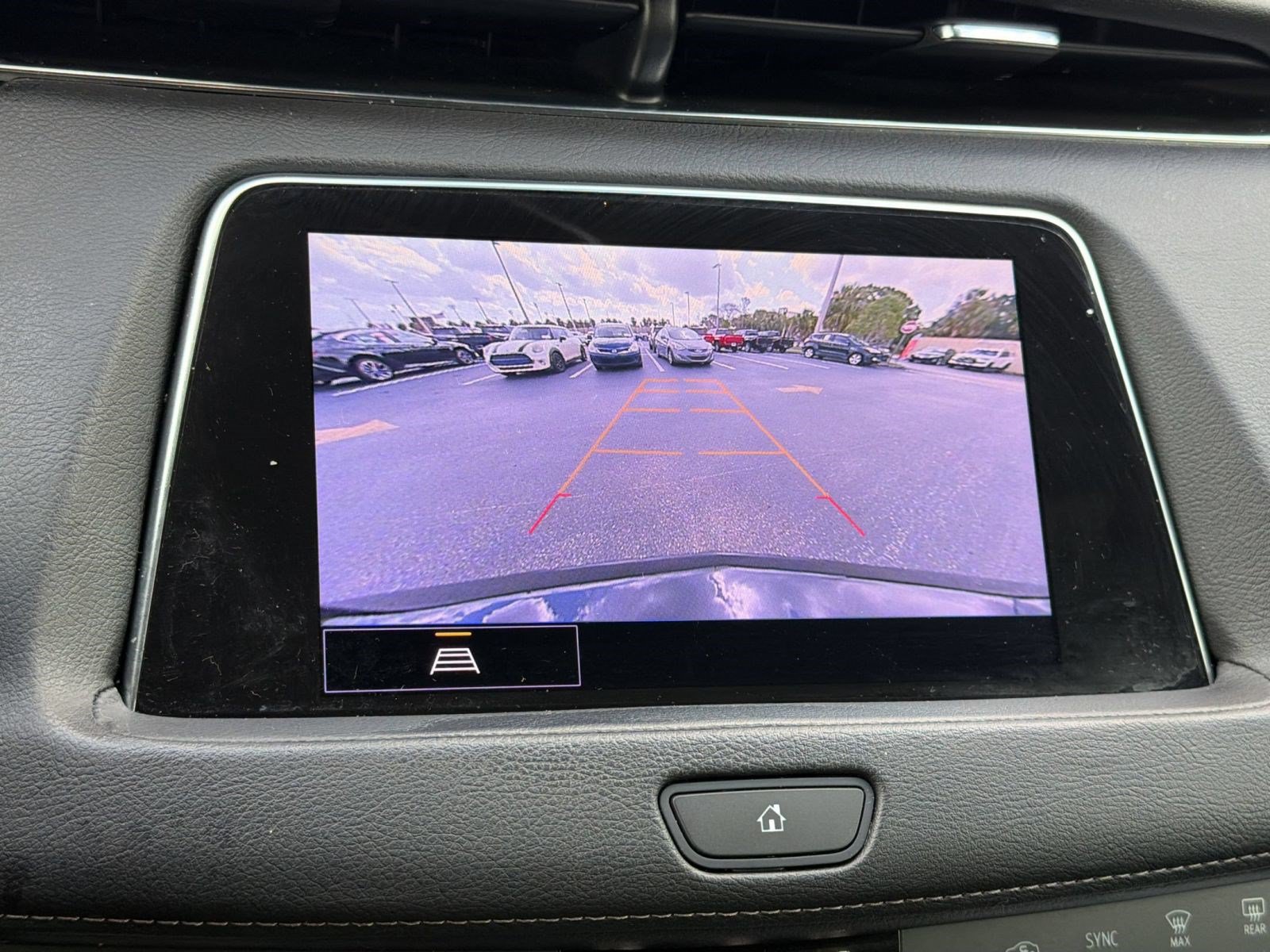 Used 2023 Cadillac XT4 Luxury w/ Cold Weather Package FWD image 18