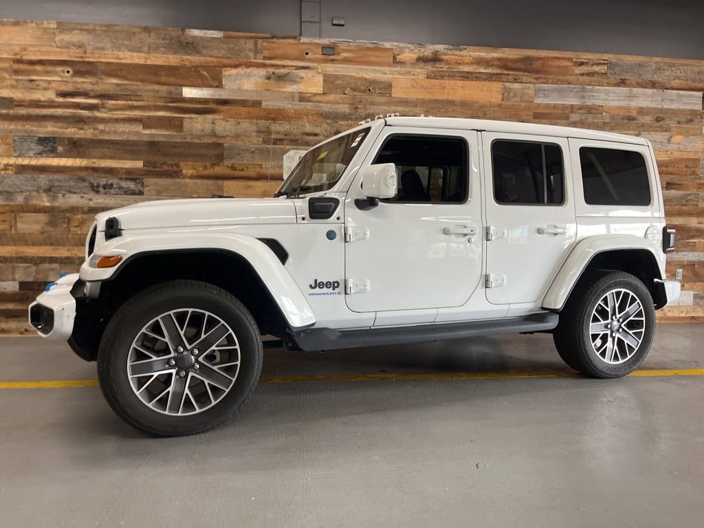 Used 2023 Jeep Wrangler Unlimited Sahara AWD/4WD image 15