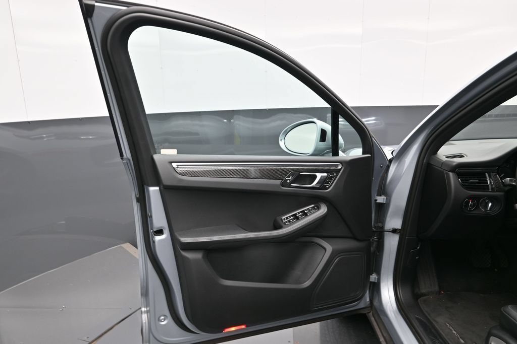 Certified 2023 Porsche Macan AWD/4WD image 8