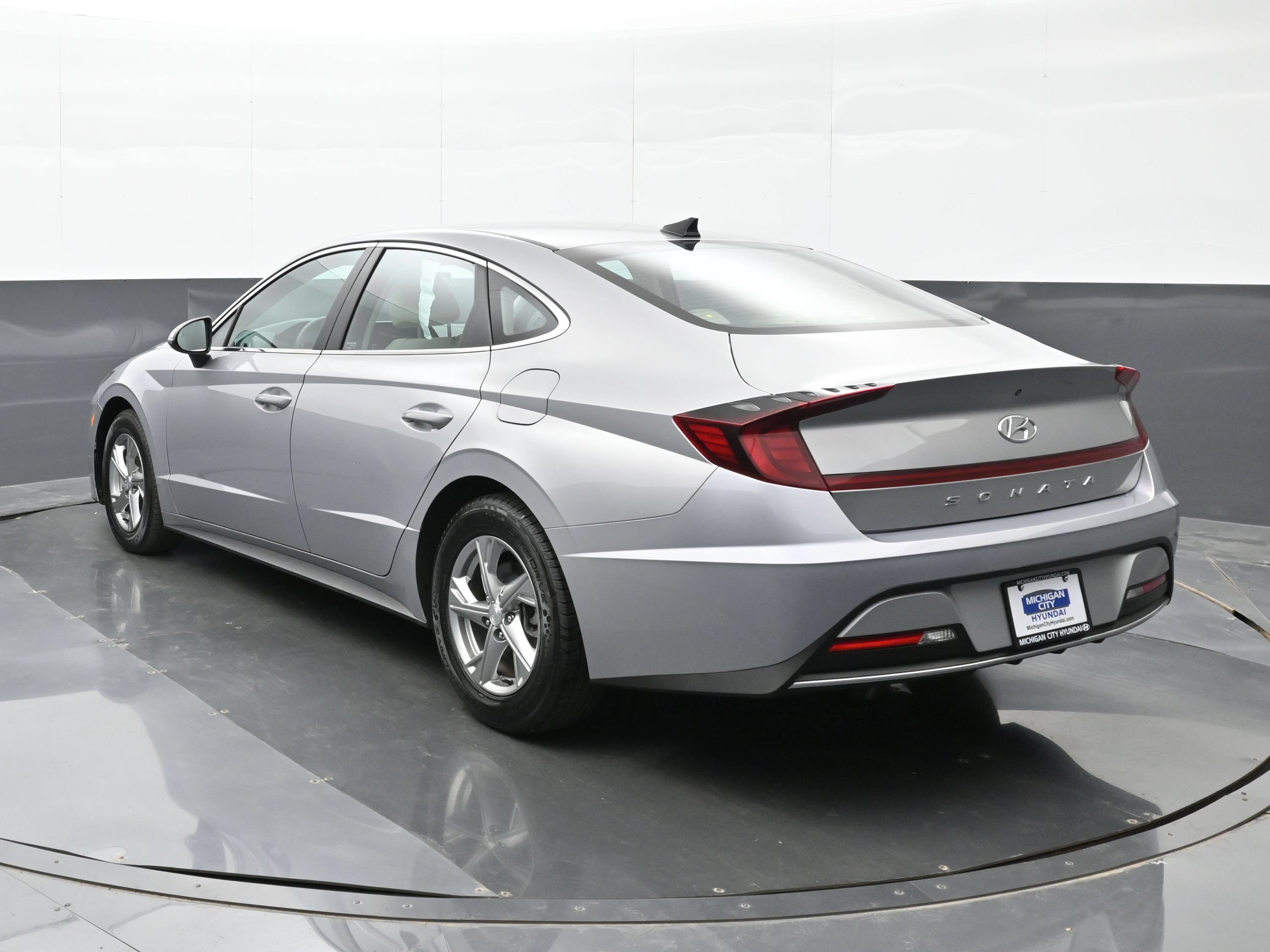 Certified 2023 Hyundai Sonata SE w/ Cargo Package FWD image 2