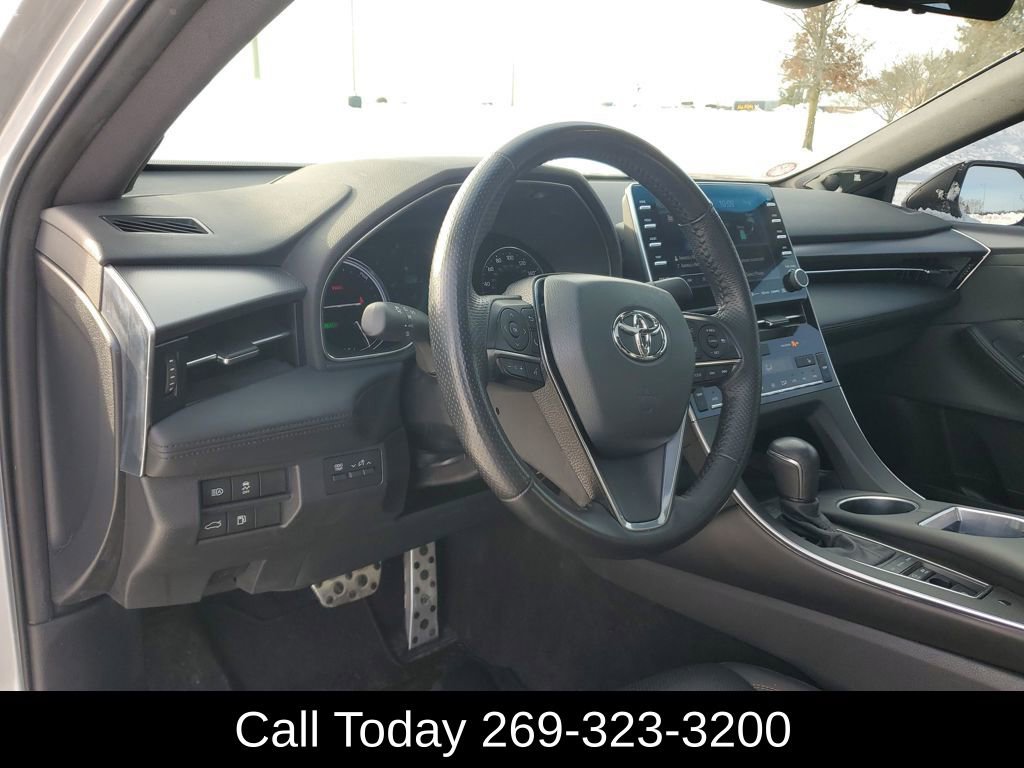 Used 2022 Toyota Avalon XSE image 9