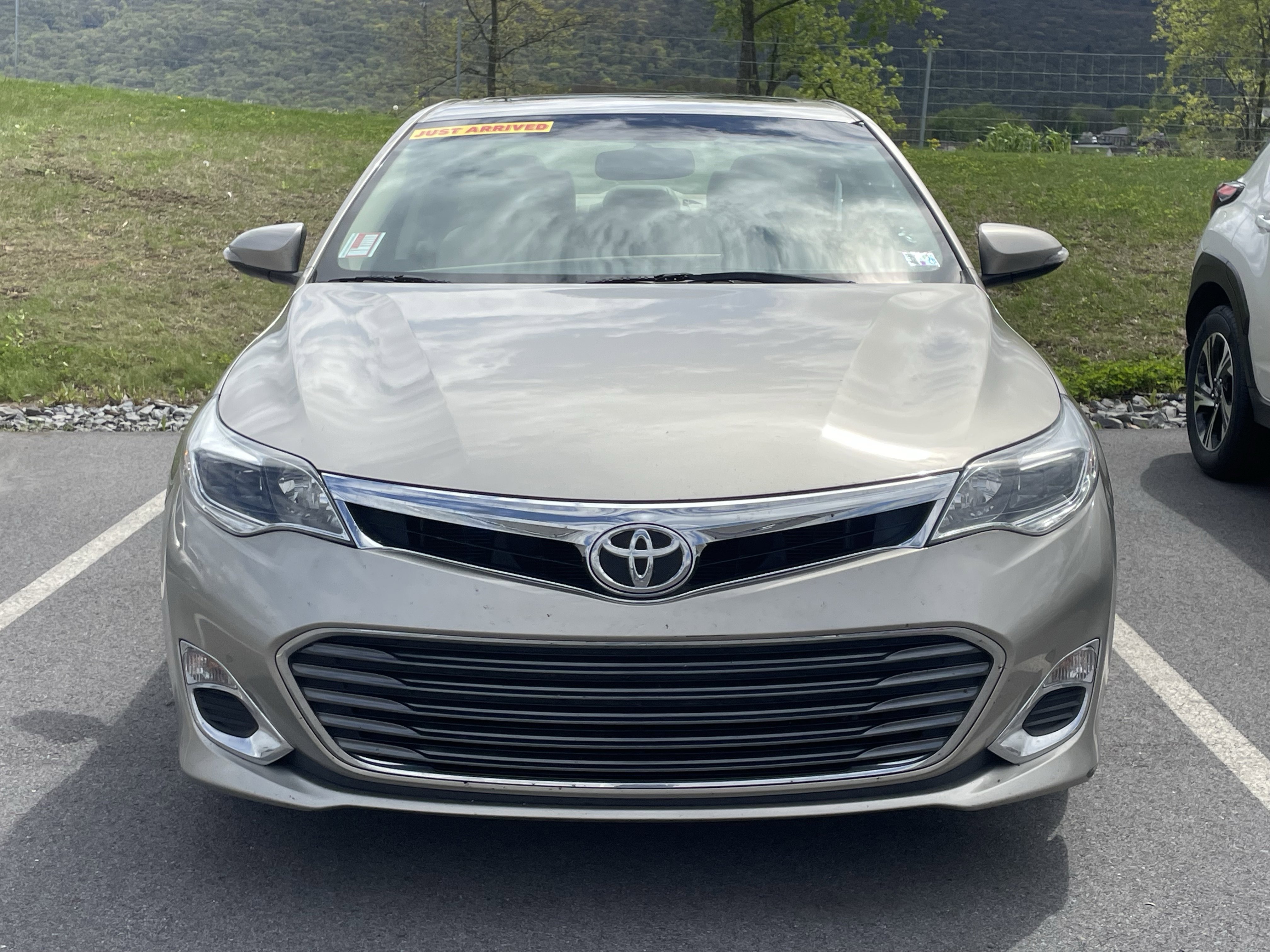 Used 2013 Toyota Avalon XLE Premium FWD image 10