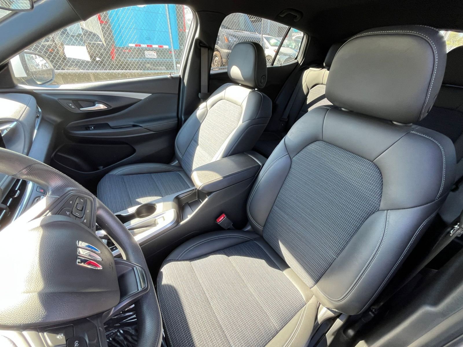 Used 2025 Buick Envista Preferred image 35