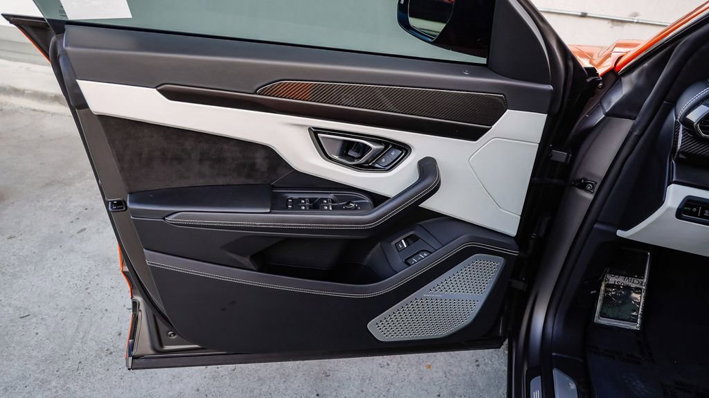 Used 2023 Lamborghini Urus S image 25