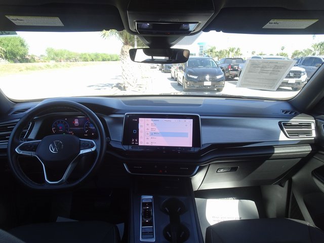 Used 2025 Volkswagen Atlas Cross Sport SE image 11