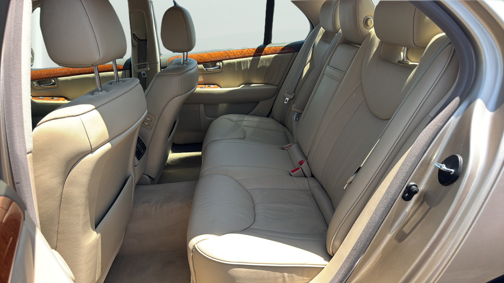 Used 2004 Lexus LS 430 w/ Modern Luxury Pkg RWD image 33