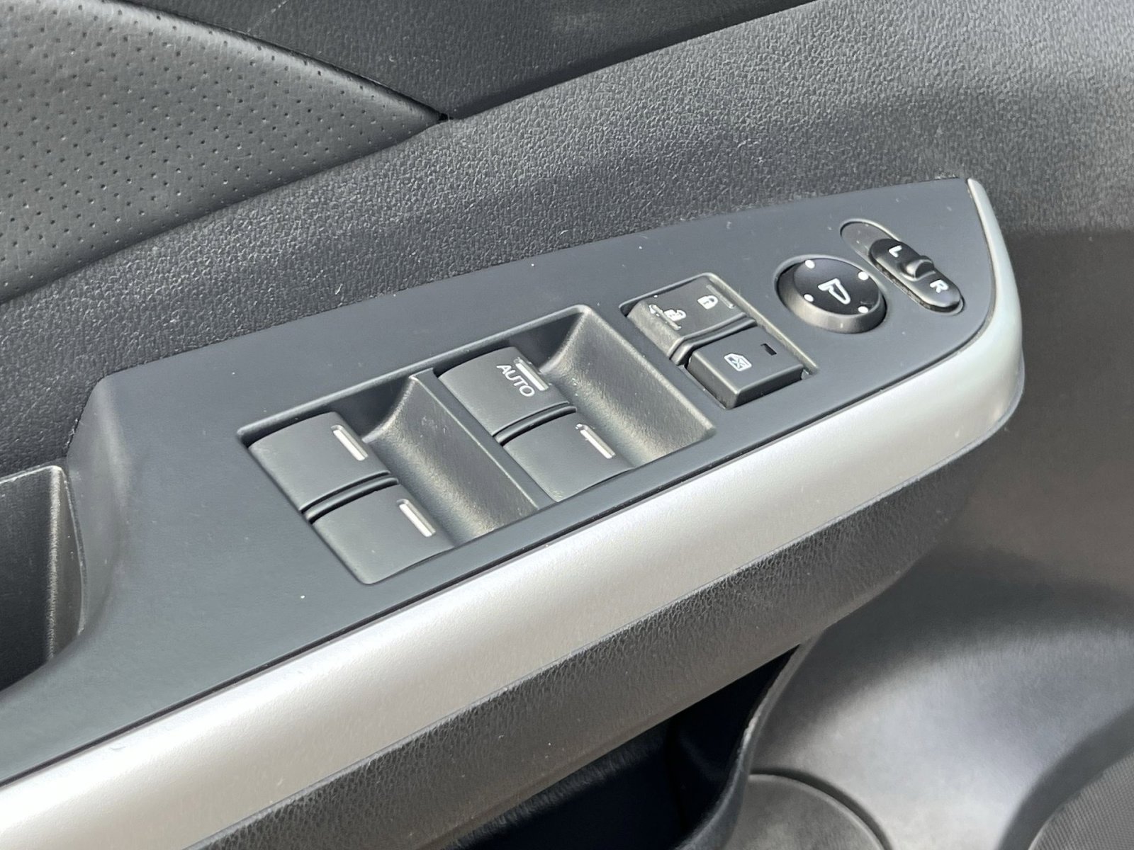 Used 2016 Honda CR-V EX-L image 12