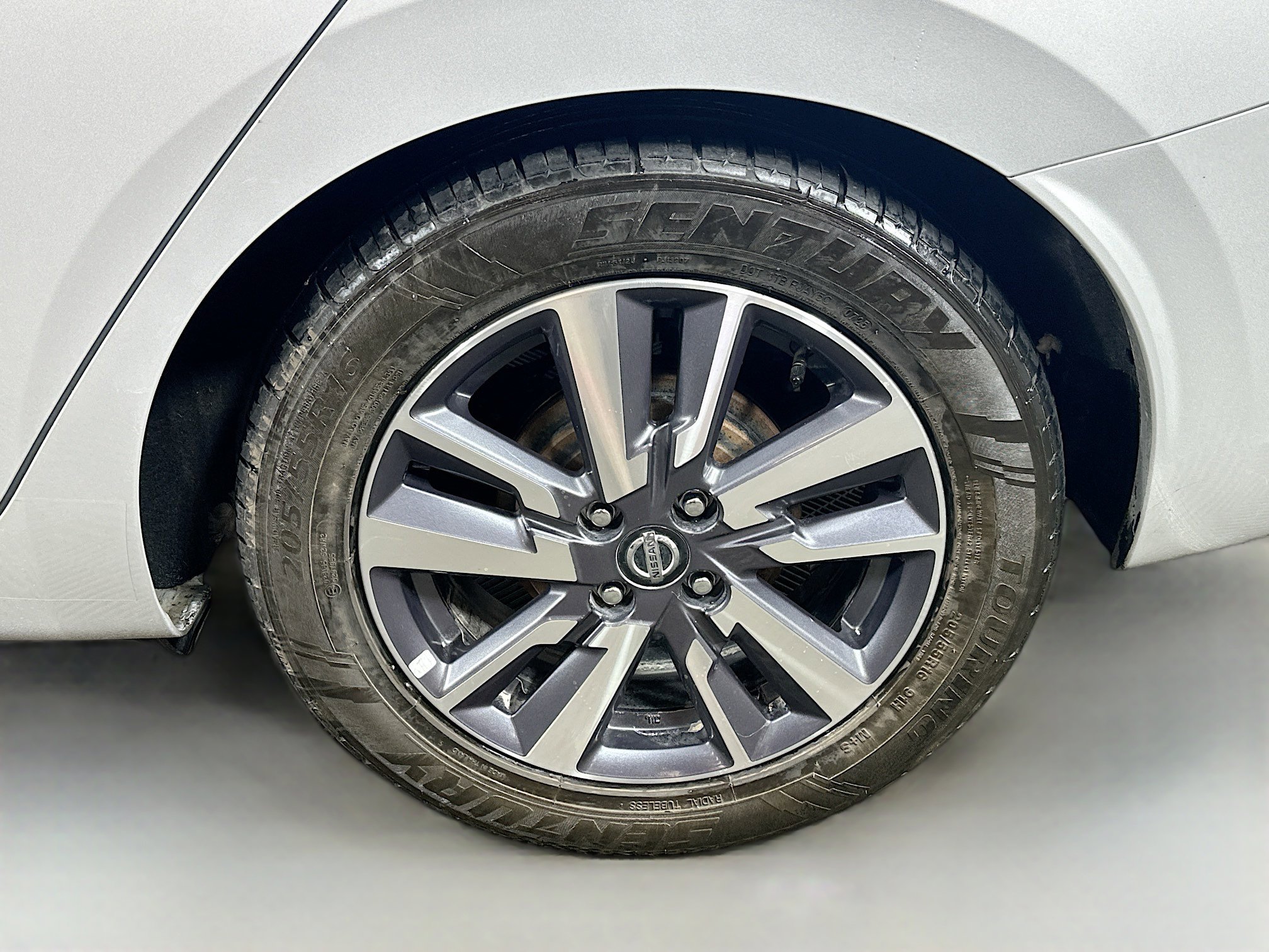 Used 2020 Nissan Versa SV image 28