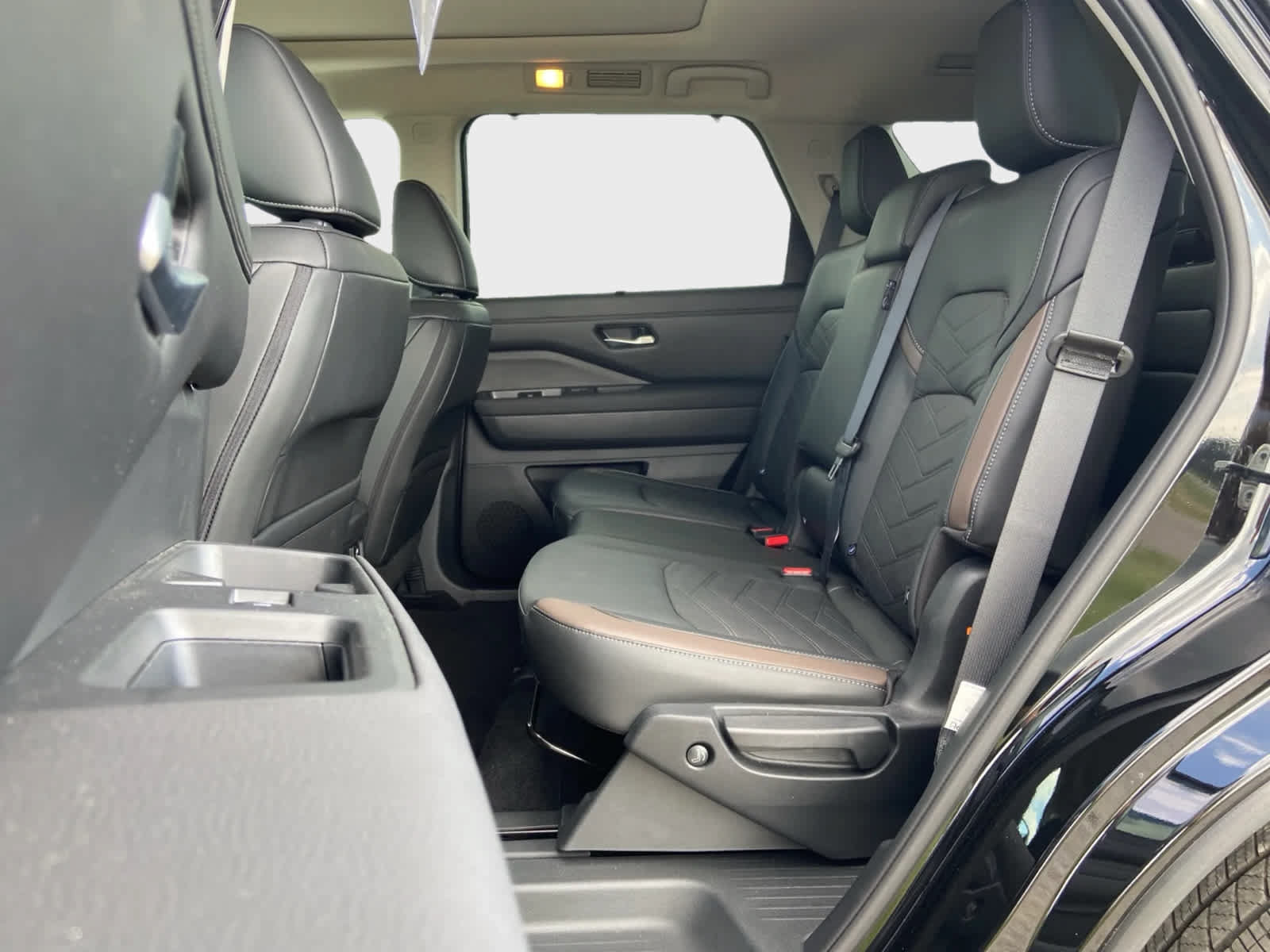 Used 2025 Nissan Pathfinder Platinum w/ Cargo Package FWD image 14