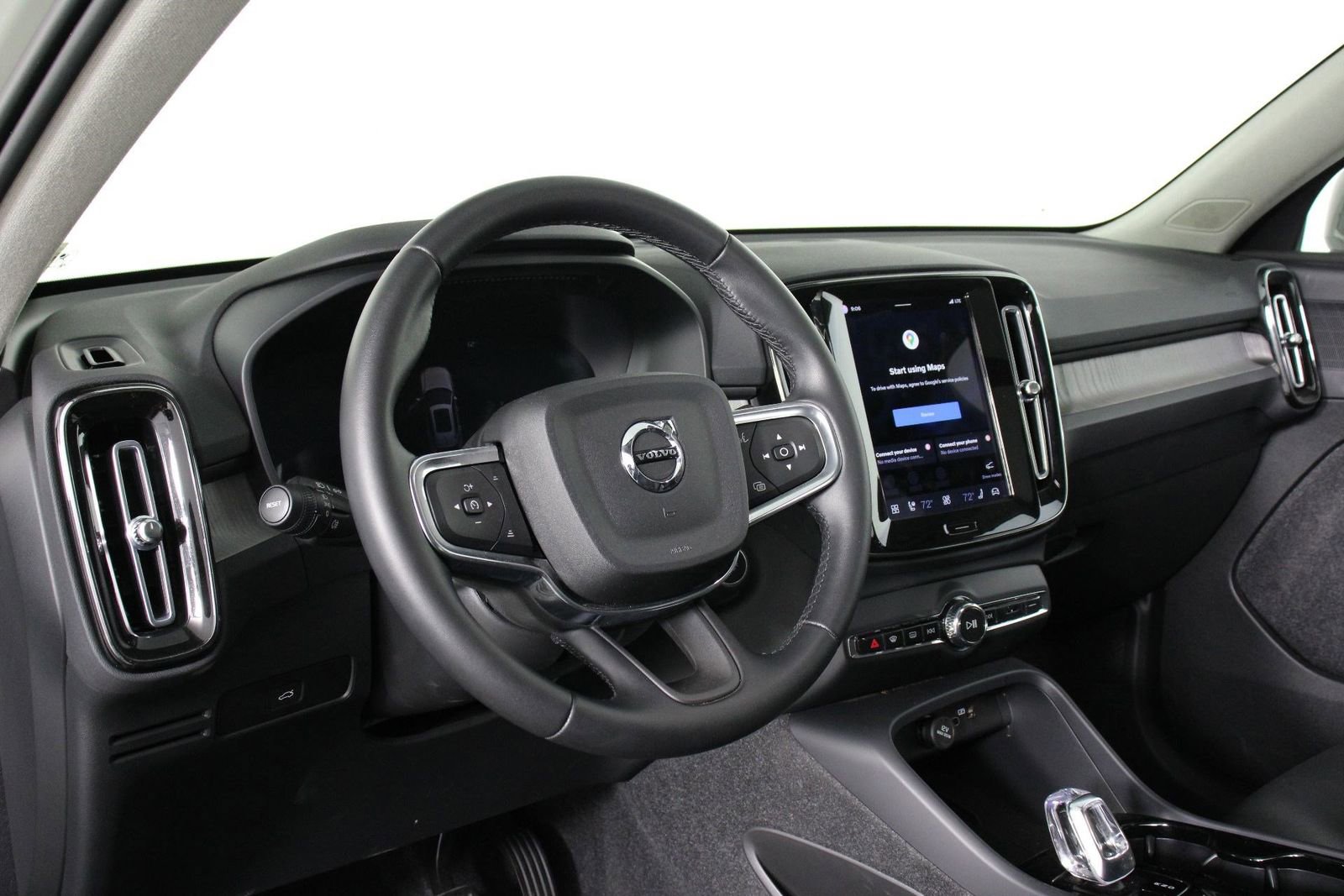 Certified 2025 Volvo XC40 B5 Plus image 14