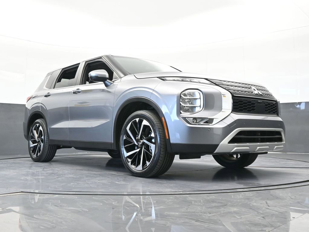 Used 2022 Mitsubishi Outlander SE image 57