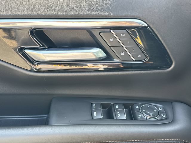 Certified 2025 Chevrolet Tahoe High Country AWD/4WD image 35