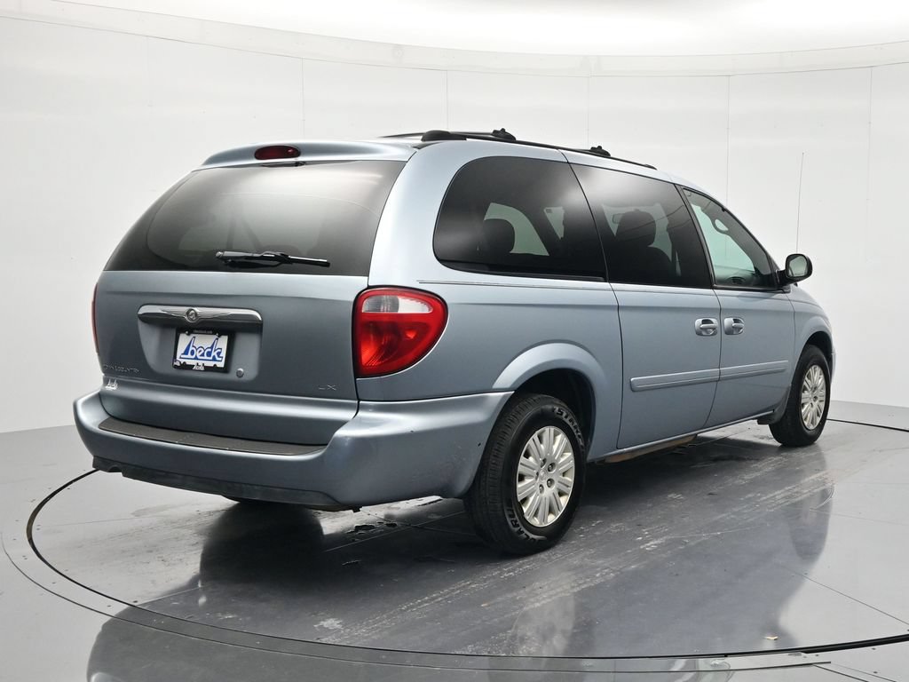 Used 2005 Chrysler Town & Country LX w/ Popular Equipment Group II FWD image 5