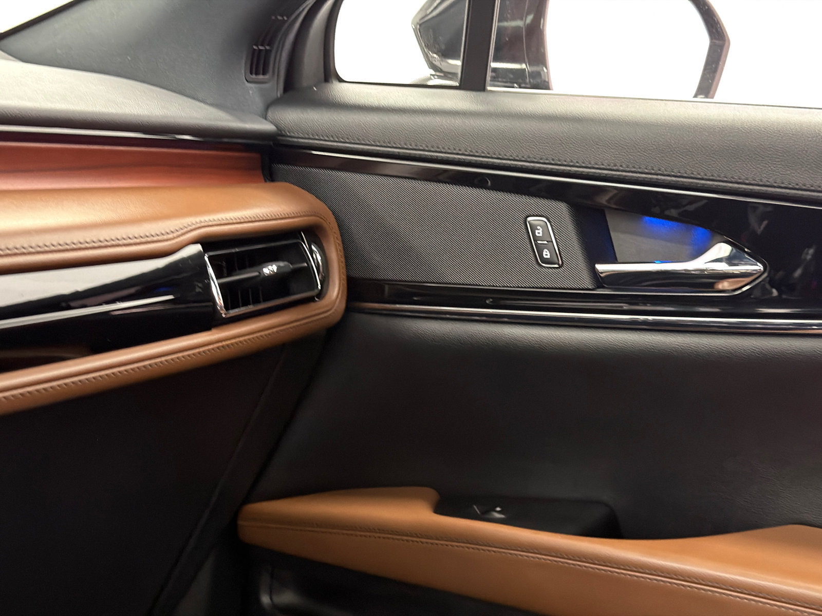 Used 2022 Lincoln Nautilus Reserve FWD image 32