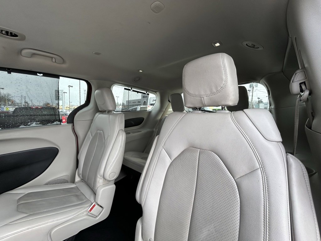 Used 2021 Chrysler Pacifica Touring-L image 27