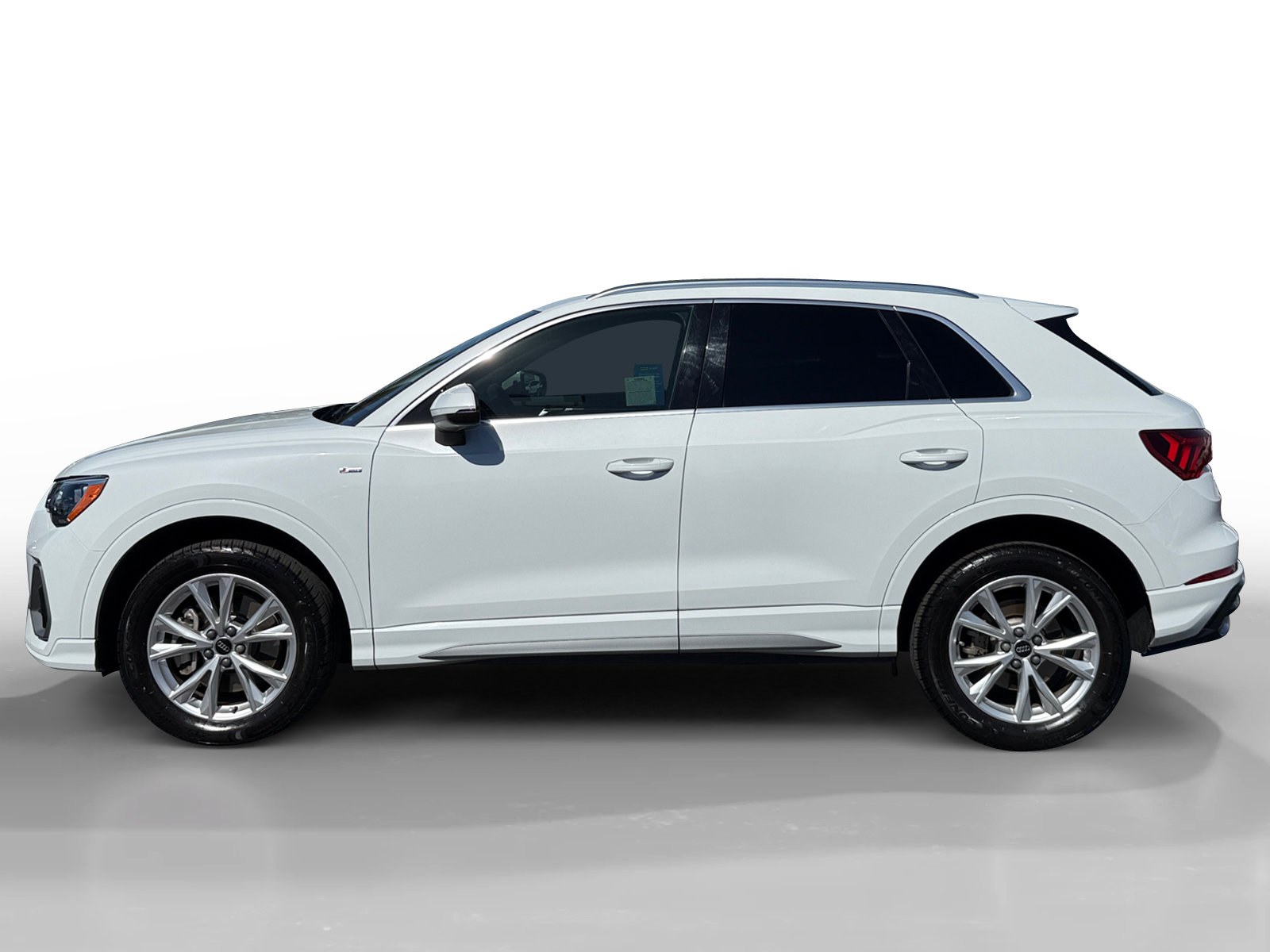 Used 2022 Audi Q3 2.0T Premium w/ Convenience Package AWD/4WD image 2